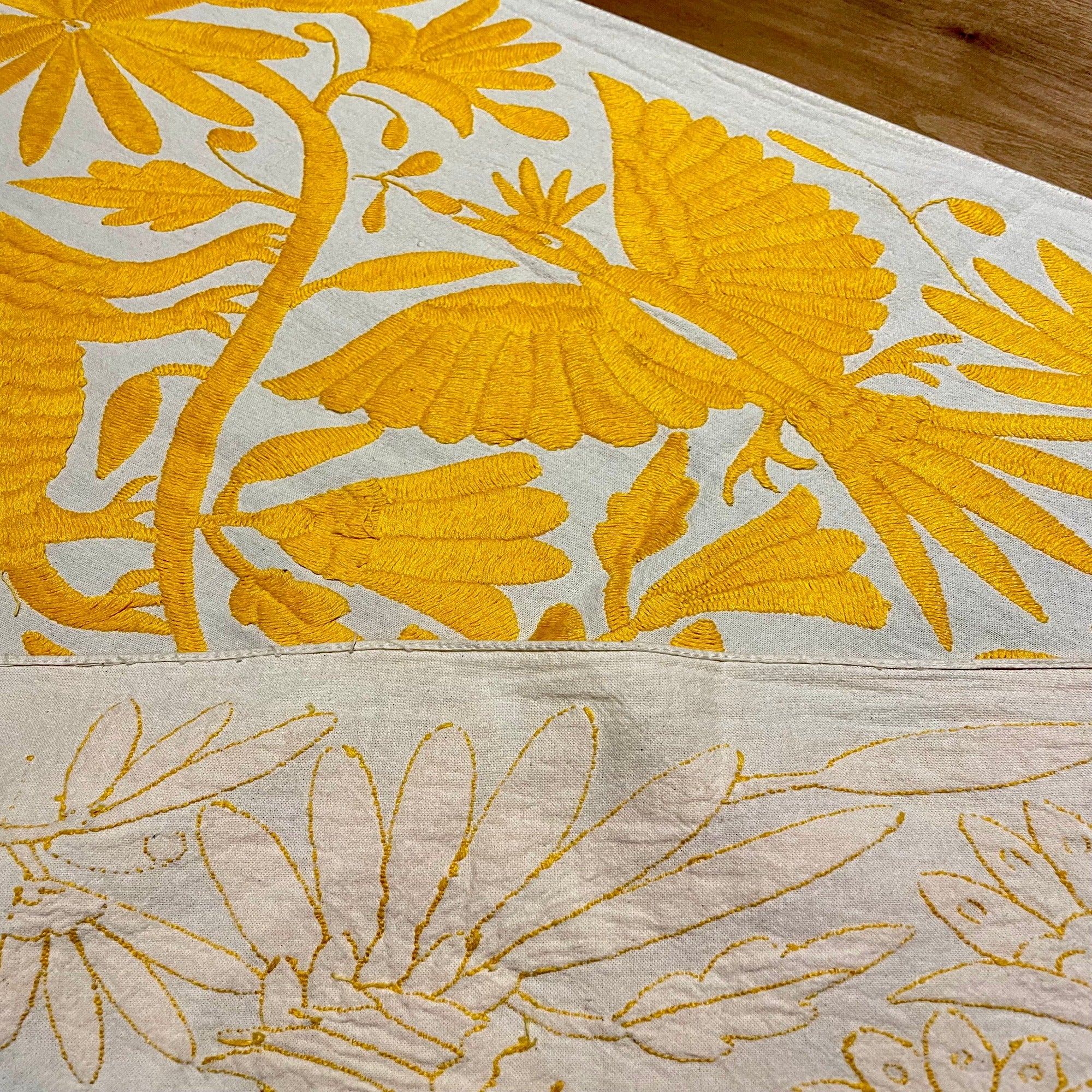 Otomi table/bed runner, yellow