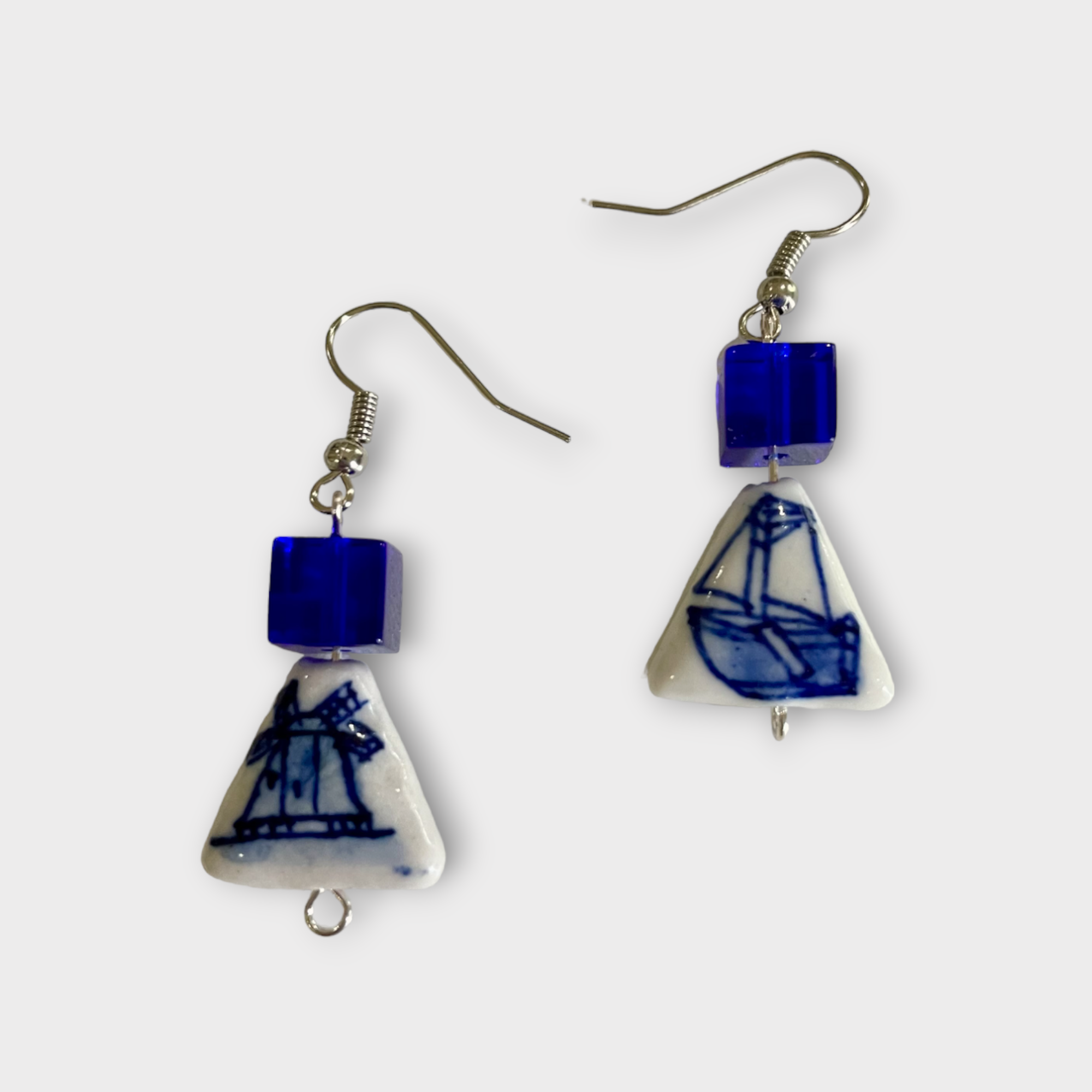 Delft blue ceramic earrings ship/windmill