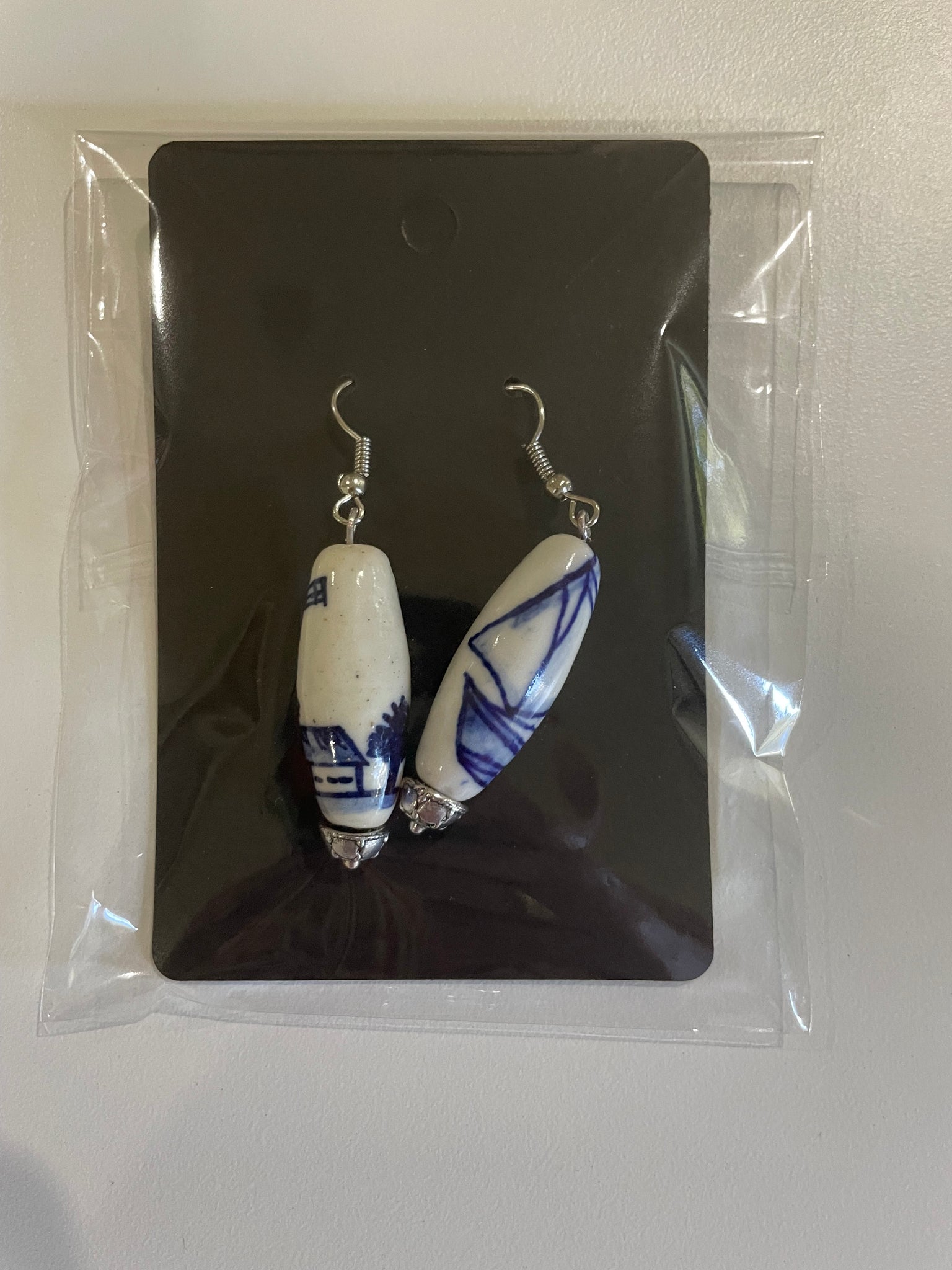 Delft blue ceramic earrings ship/windmill