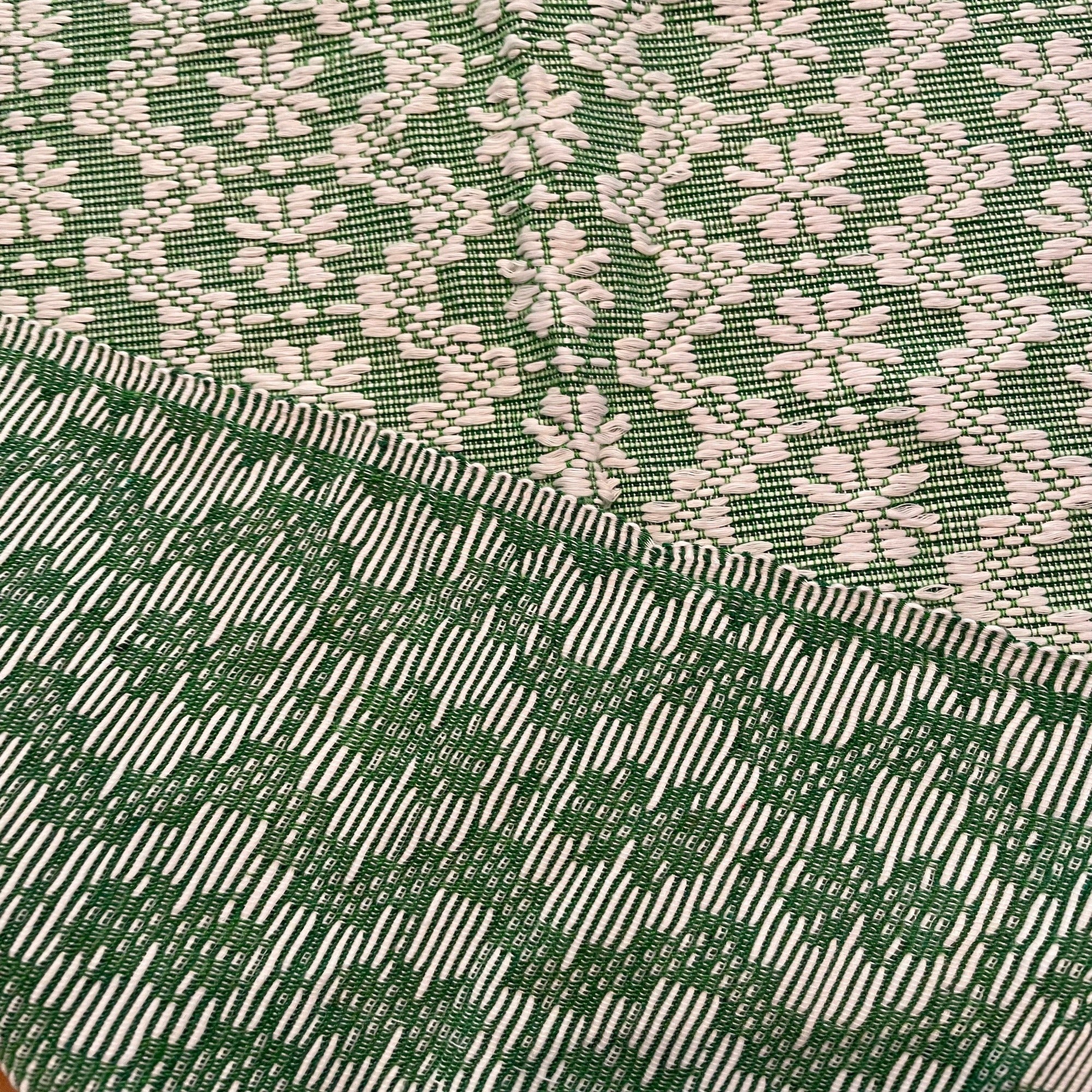Inabel bed or table runner, Green