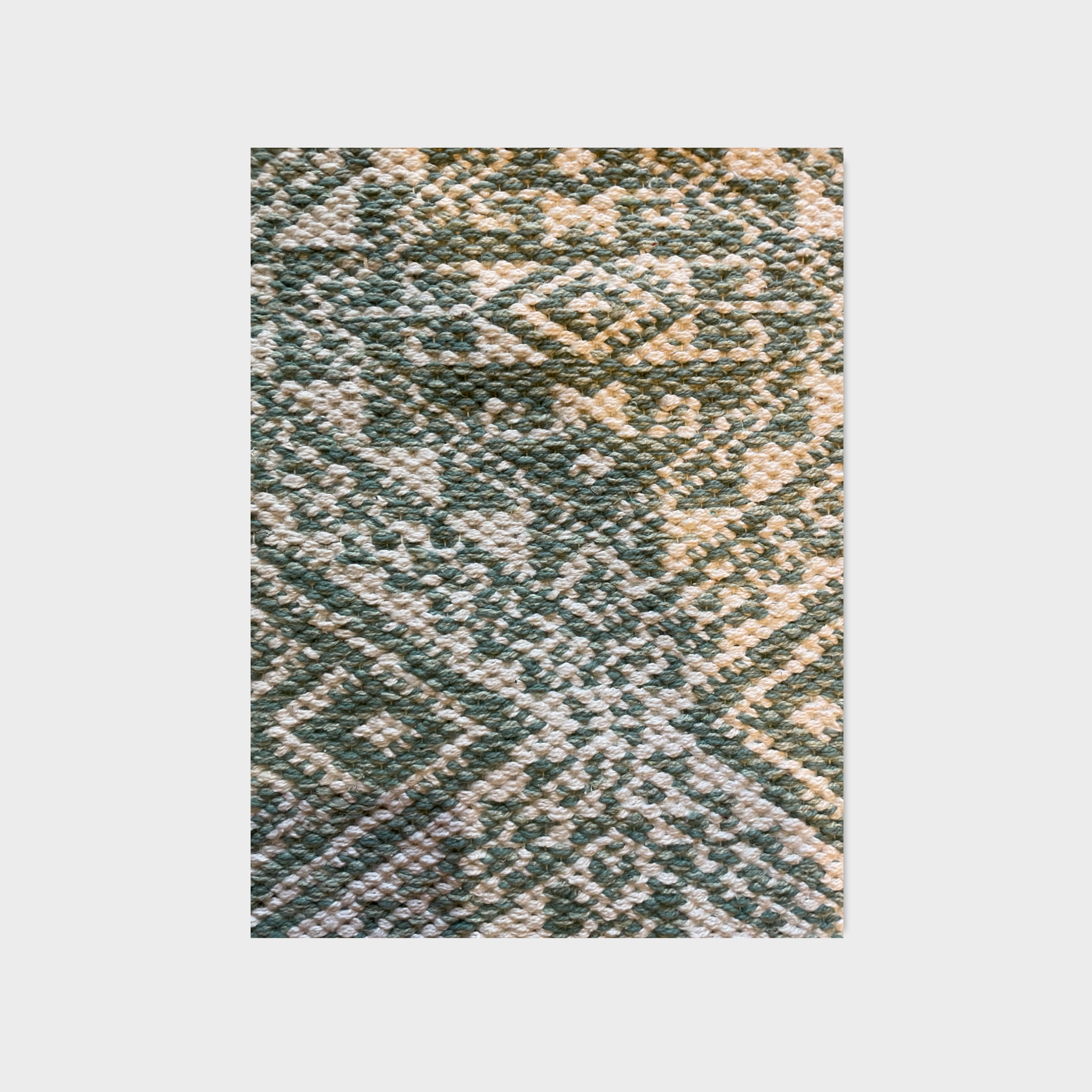 Handwoven Raffia scatter rug from India