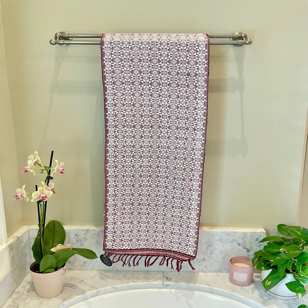 Inabel bed or table runner, Burgundy
