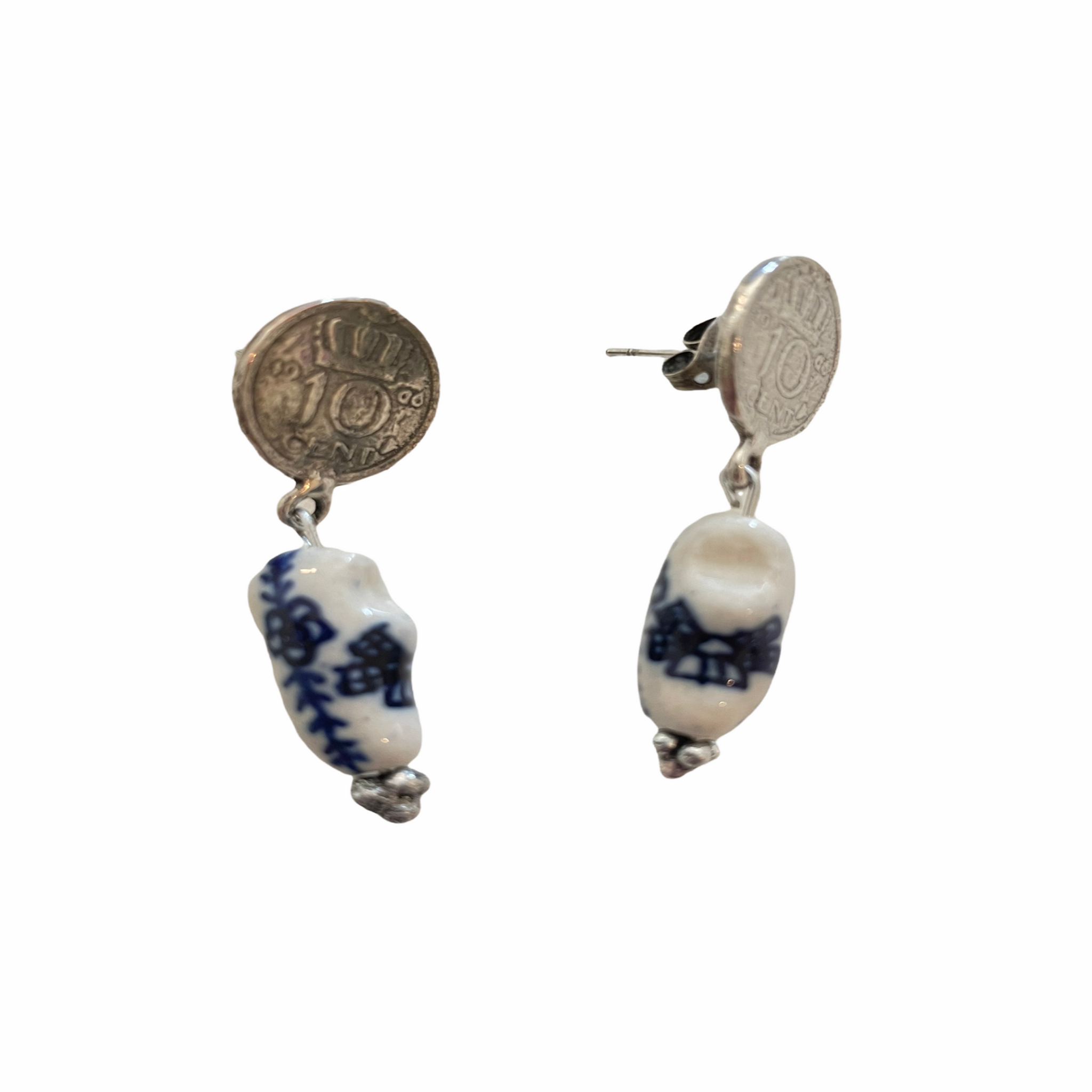 Delft blue ceramic earrings 10 cents